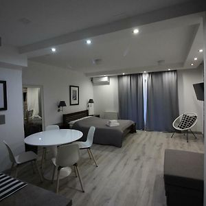 Standard Triple Studio
